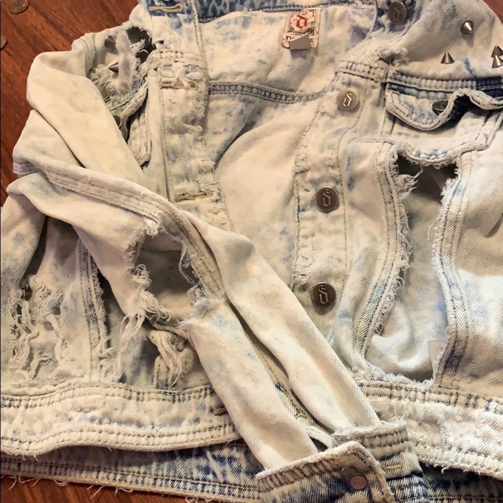 Jean jacket - Picture 2 of 4